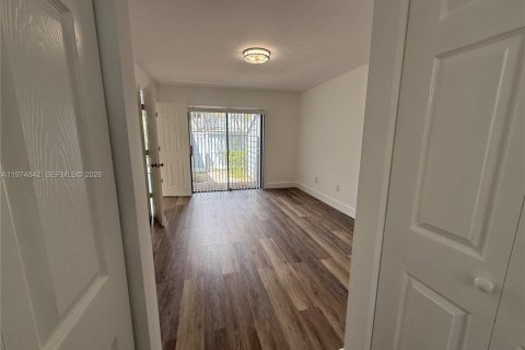 Купить таунхаус в Норт-Лодердейл, Флорида 2 спальни, 110.18м2, № 2042957 - фото 14