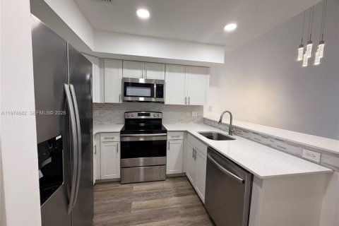 Купить таунхаус в Норт-Лодердейл, Флорида 2 спальни, 110.18м2, № 2042957 - фото 8