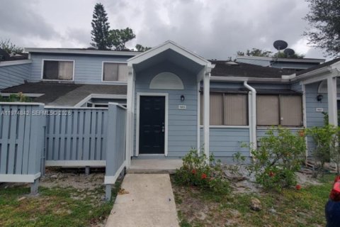 Таунхаус в Норт-Лодердейл, Флорида 2 спальни, 110.18м2 № 2042957