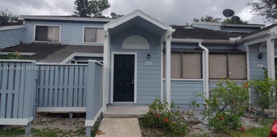 Таунхаус в Норт-Лодердейл, Флорида 2 спальни, 110.18м2 № 2042957