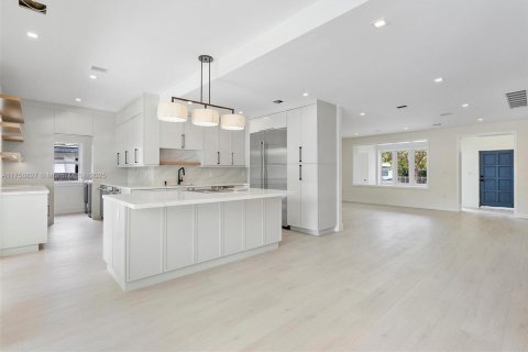 House in North Miami, Florida 4 bedrooms, 236.71 sq.m. № 1697435 - photo 3