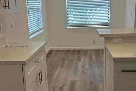 Condominio en alquiler en Sunrise, Florida, 1 dormitorio, 70.05 m2 № 1986740 - foto 5