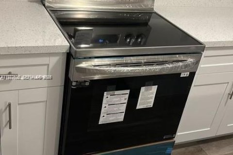 Condominio en alquiler en Sunrise, Florida, 1 dormitorio, 70.05 m2 № 1986740 - foto 6