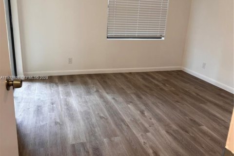 Condominio en alquiler en Sunrise, Florida, 1 dormitorio, 70.05 m2 № 1986740 - foto 8