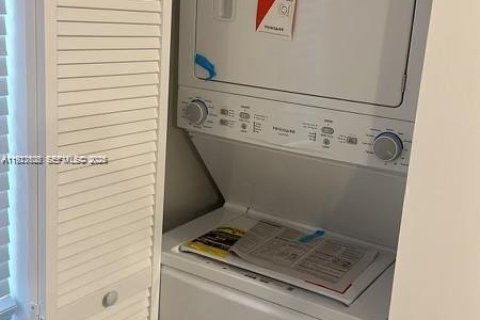 Condominio en alquiler en Sunrise, Florida, 1 dormitorio, 70.05 m2 № 1986740 - foto 9