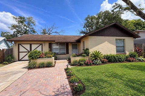 House in New Port Richey, Florida 3 bedrooms, 119.19 sq.m. № 2376640