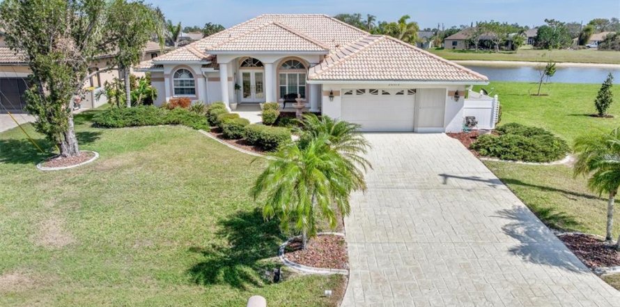 House in Punta Gorda, Florida 3 bedrooms, 207.36 sq.m. № 1563001