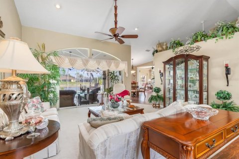 House in Punta Gorda, Florida 3 bedrooms, 207.36 sq.m. № 1563001 - photo 7