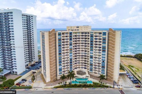 Condominio en Hallandale Beach, Florida, 1 dormitorio № 2177074
