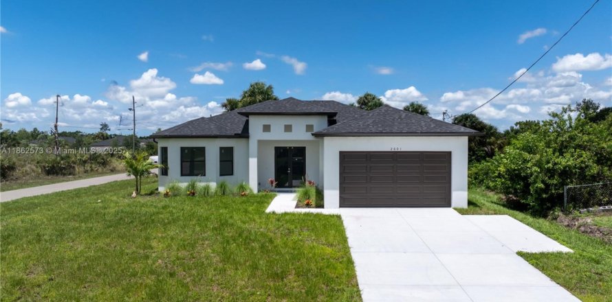 House in Lehigh Acres, Florida 4 bedrooms № 1890714