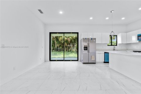 House in Lehigh Acres, Florida 4 bedrooms № 1890714 - photo 8