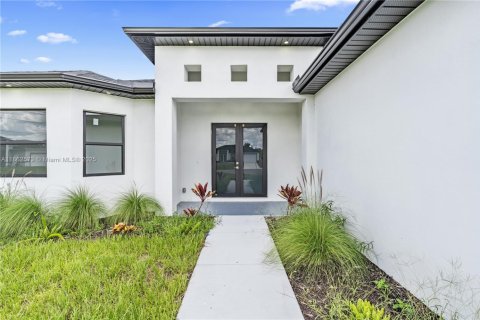 House in Lehigh Acres, Florida 4 bedrooms № 1890714 - photo 6