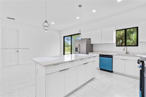 House in Lehigh Acres, Florida 4 bedrooms № 1890714 - photo 15
