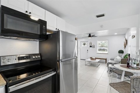 House in New Smyrna Beach, Florida 2 bedrooms, 81.94 sq.m. № 1631095 - photo 15