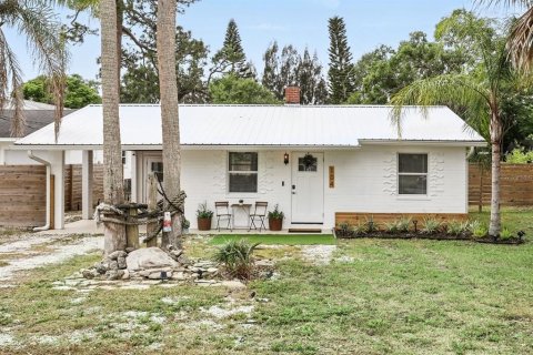 House in New Smyrna Beach, Florida 2 bedrooms, 81.94 sq.m. № 1631095 - photo 1