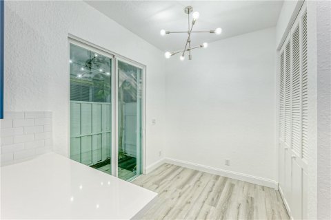 Townhouse in Fort Lauderdale, Florida 3 bedrooms, 171.31 sq.m. № 2400507 - photo 14