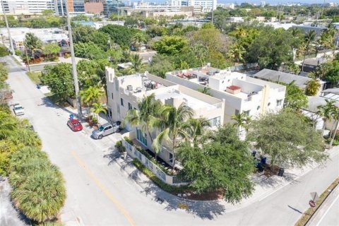 Townhouse in Fort Lauderdale, Florida 3 bedrooms, 171.31 sq.m. № 2400507 - photo 3