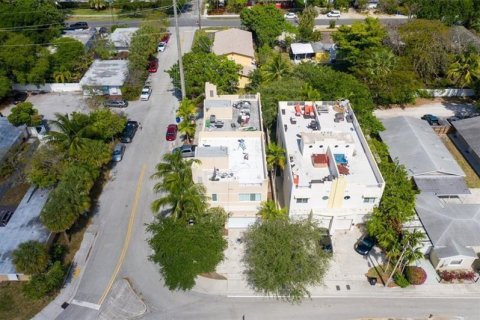 Townhouse in Fort Lauderdale, Florida 3 bedrooms, 171.31 sq.m. № 2400507 - photo 4