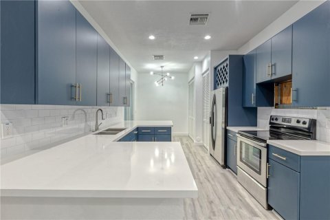 Townhouse in Fort Lauderdale, Florida 3 bedrooms, 171.31 sq.m. № 2400507 - photo 9