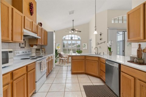 House in Davenport, Florida 3 bedrooms, 164.99 sq.m. № 1840139 - photo 13