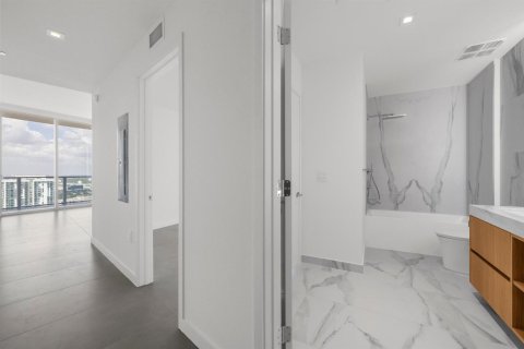 Copropriété à louer à Miami, Floride: 1 chambre, 66.05 m2 № 2376893 - photo 2