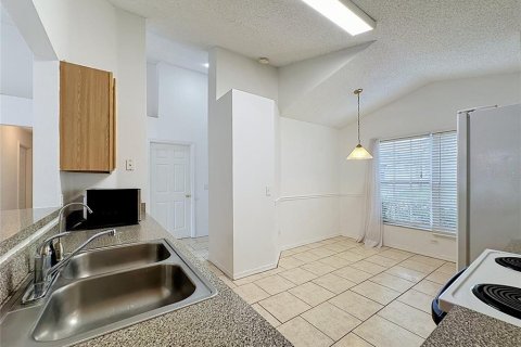House in Davenport, Florida 3 bedrooms, 126.81 sq.m. № 2236778 - photo 14