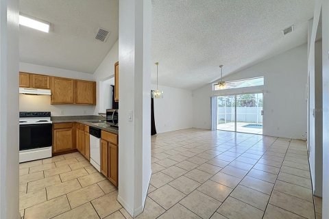 House in Davenport, Florida 3 bedrooms, 126.81 sq.m. № 2236778 - photo 6
