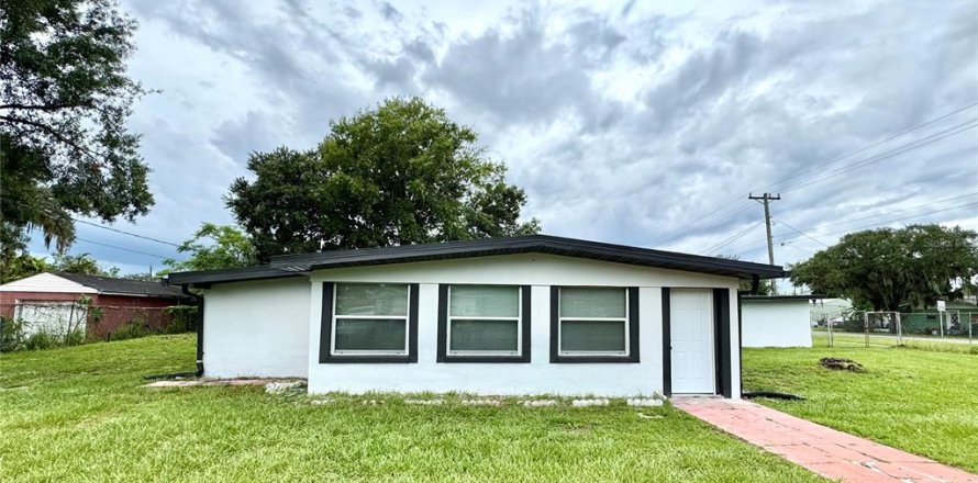 House in Lakeland, Florida 3 bedrooms, 130.53 sq.m. № 1904565