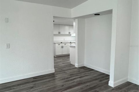 House in Lakeland, Florida 3 bedrooms, 130.53 sq.m. № 1904565 - photo 4