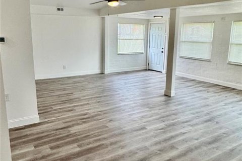 House in Lakeland, Florida 3 bedrooms, 130.53 sq.m. № 1904565 - photo 2
