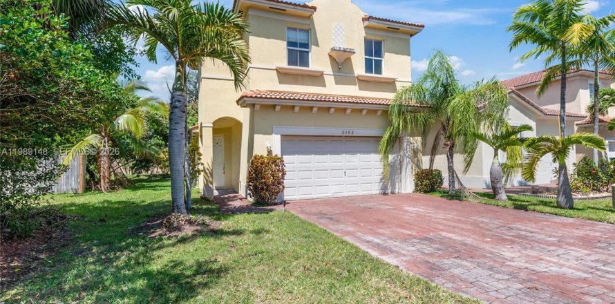 Casa en Homestead, Florida 3 dormitorios, 149.57 m2 № 2053307