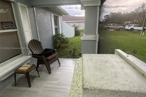 House in Lehigh Acres, Florida 4 bedrooms № 1882572 - photo 4