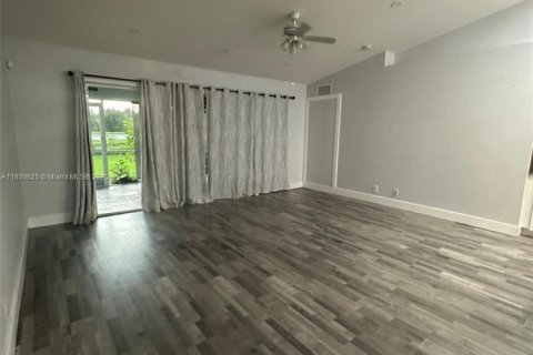 House in Lehigh Acres, Florida 4 bedrooms № 1882572 - photo 22