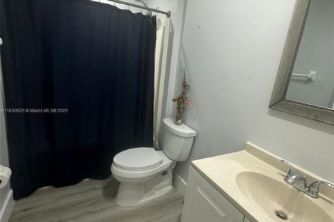 House in Lehigh Acres, Florida 4 bedrooms № 1882572 - photo 23