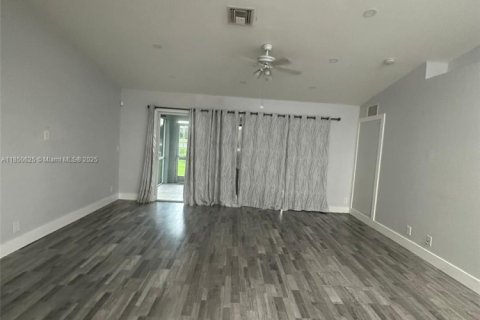 House in Lehigh Acres, Florida 4 bedrooms № 1882572 - photo 7