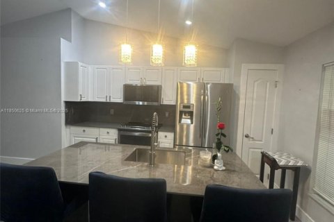 House in Lehigh Acres, Florida 4 bedrooms № 1882572 - photo 8