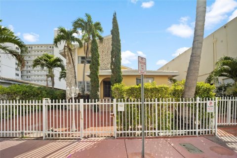 Villa ou maison à Miami Beach, Floride 6 chambres, 316.33 m2 № 2018308