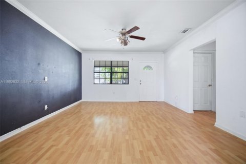 Купить виллу или дом в Уэст -Майами, Флорида 2 спальни, 123.19м2, № 2062903 - фото 16