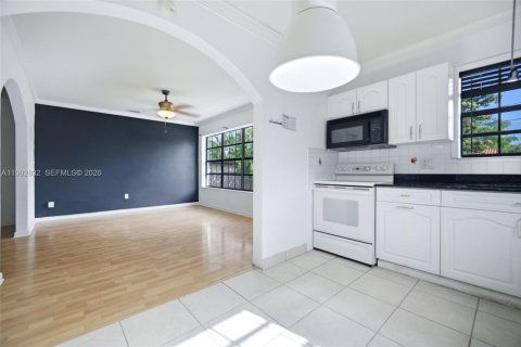 Купить виллу или дом в Уэст -Майами, Флорида 2 спальни, 123.19м2, № 2062903 - фото 28