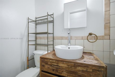 Купить виллу или дом в Уэст -Майами, Флорида 2 спальни, 123.19м2, № 2062903 - фото 25