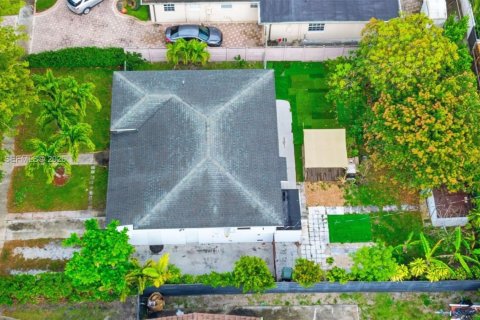 Купить виллу или дом в Уэст -Майами, Флорида 2 спальни, 123.19м2, № 2062903 - фото 9