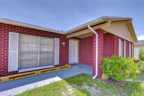 House in Tampa, Florida 4 bedrooms, 142.51 sq.m. № 2094722 - photo 3