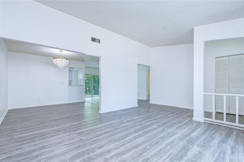 House in Tampa, Florida 4 bedrooms, 142.51 sq.m. № 2094722 - photo 5
