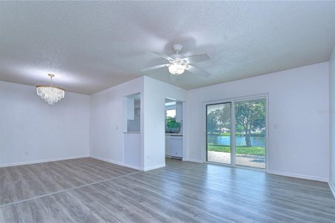 House in Tampa, Florida 4 bedrooms, 142.51 sq.m. № 2094722 - photo 6