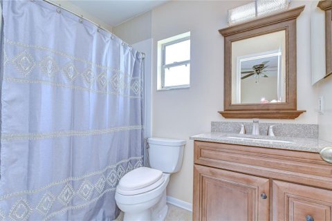 House in Tampa, Florida 4 bedrooms, 142.51 sq.m. № 2094722 - photo 11