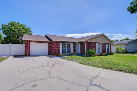 House in Tampa, Florida 4 bedrooms, 142.51 sq.m. № 2094722 - photo 2