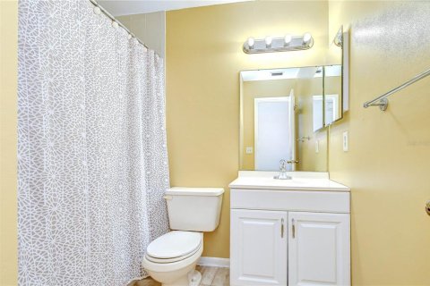 House in Tampa, Florida 4 bedrooms, 142.51 sq.m. № 2094722 - photo 15