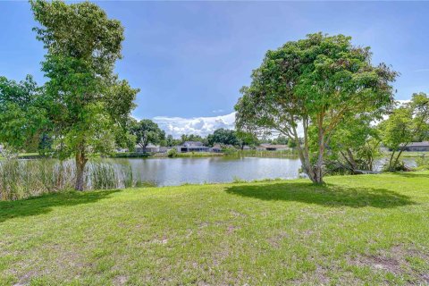 House in Tampa, Florida 4 bedrooms, 142.51 sq.m. № 2094722 - photo 19