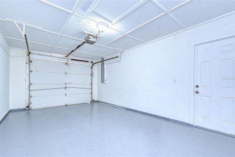 House in Tampa, Florida 4 bedrooms, 142.51 sq.m. № 2094722 - photo 16