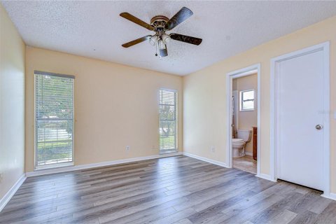 House in Tampa, Florida 4 bedrooms, 142.51 sq.m. № 2094722 - photo 10